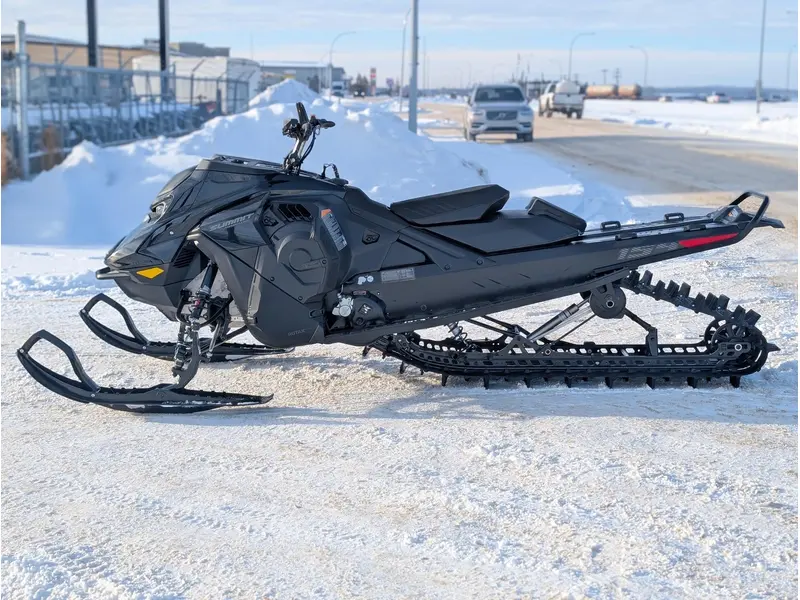2026 Ski-Doo SUMMIT ADR w/ EDGE Pkg 154 850 E-TEC PowderMax FlexEdge 2.5" SHOT