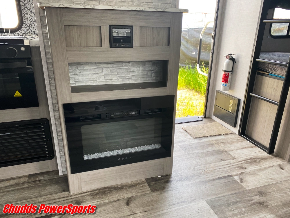 2022 Dutchmen Coleman Light 2455bh alt