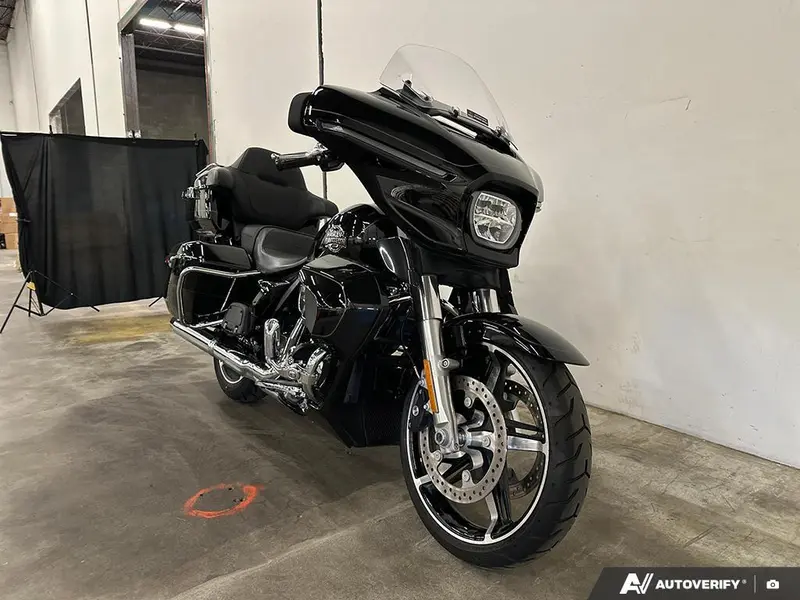 2025 Harley-Davidson FLHXU - Street Glide® Ultra thumbnail 2