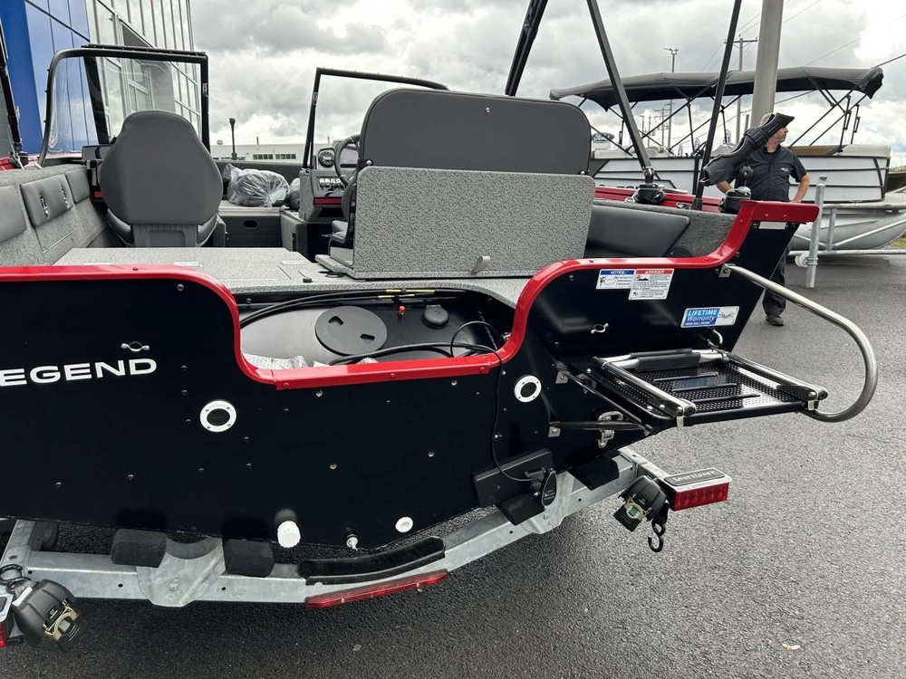 Legend 17xt Black/chili Pepper Red 2026 alt