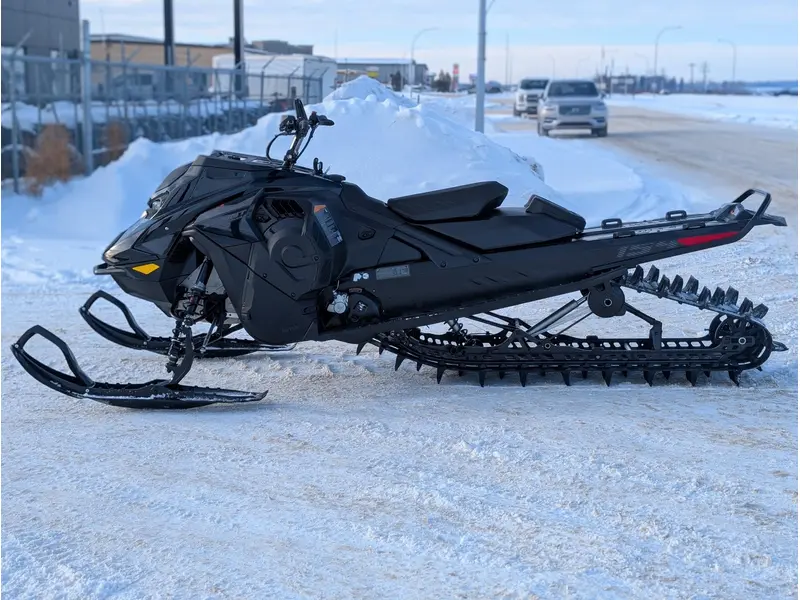 2026 Ski-Doo SUMMIT ADR w/ EDGE Pkg 154 850 E-TEC Turbo R PowderMax X-Light FlexEdge 3.0" SHOT