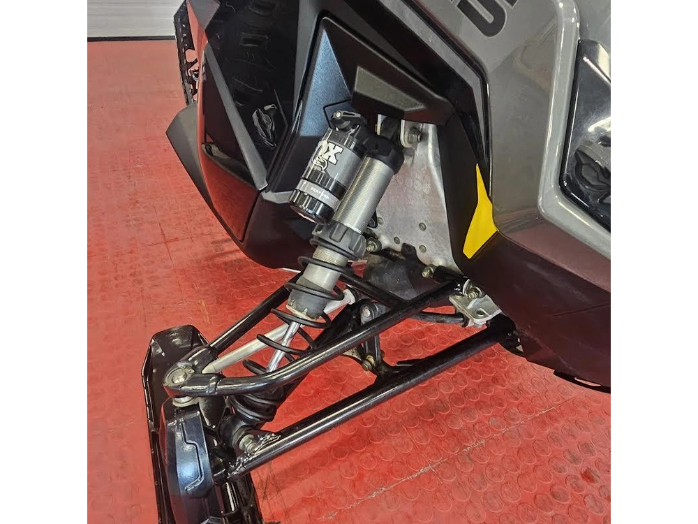 2025 Polaris 650 Indy Adventure 137 alt