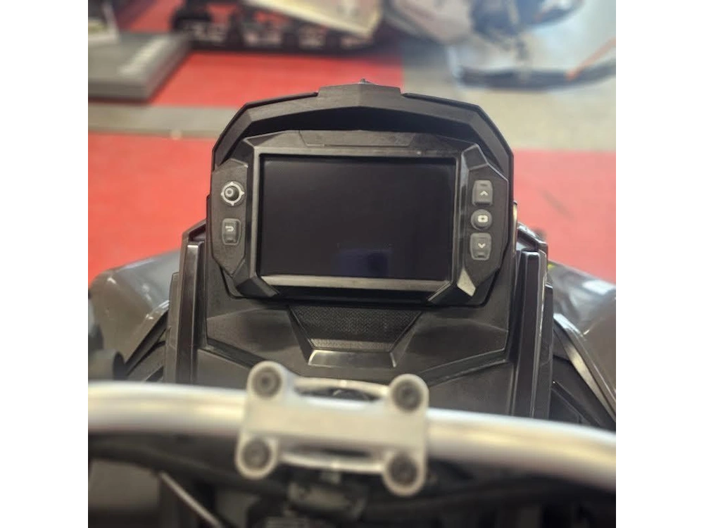 2025 Polaris 650 Indy Adventure 137 alt