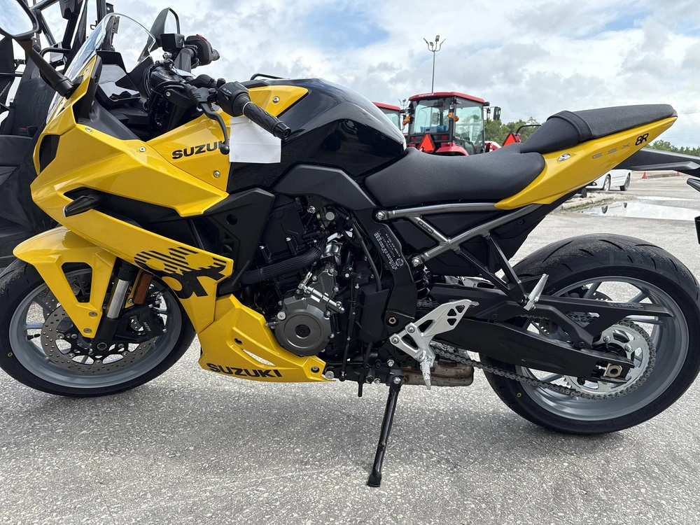 2025 Suzuki Gsx-8r alt