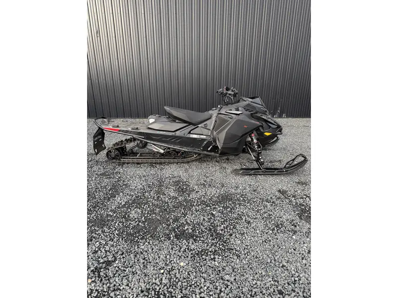 2025 Ski-Doo Backcountry XRS 850 R 1.5" Black