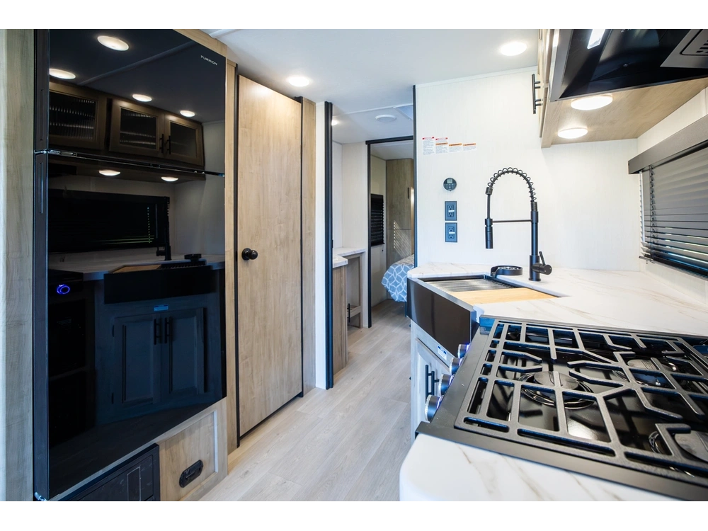 Cherokee 24rrt Grey Wolf Cargo 2026 alt