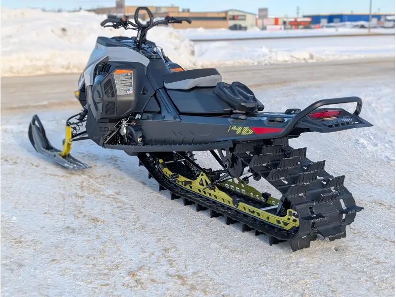 2026 Ski-Doo SUMMIT ADR w/ EDGE Pkg 146 850 E-TEC PowderMax FlexEdge 2.5" SHOT