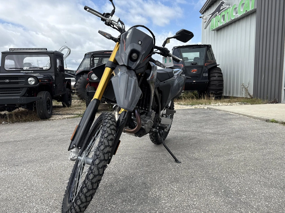 2025 Suzuki Dr-z 4s alt