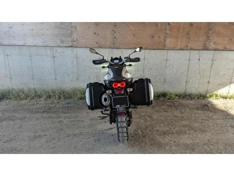 Moto Guzzi V85 TT TRAVEL 2023