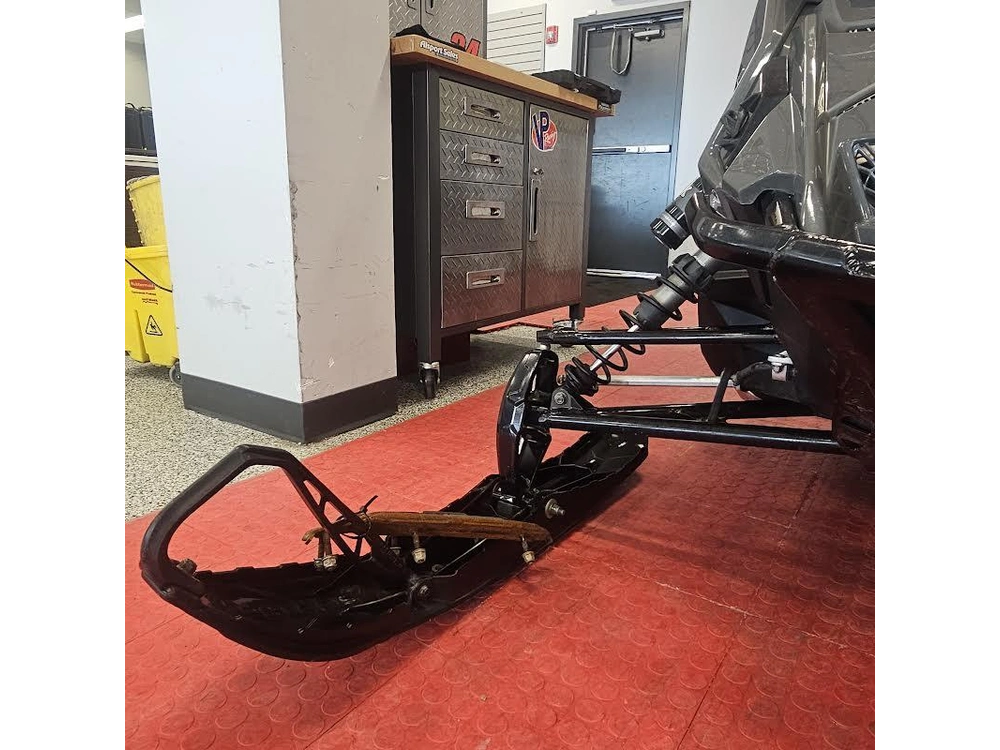 2025 Polaris 650 Indy Adventure 137 alt