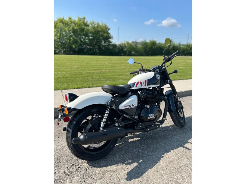 Royal Enfield SHOTGUN 650 TOP. DEMO STENCIL WHITE 2024