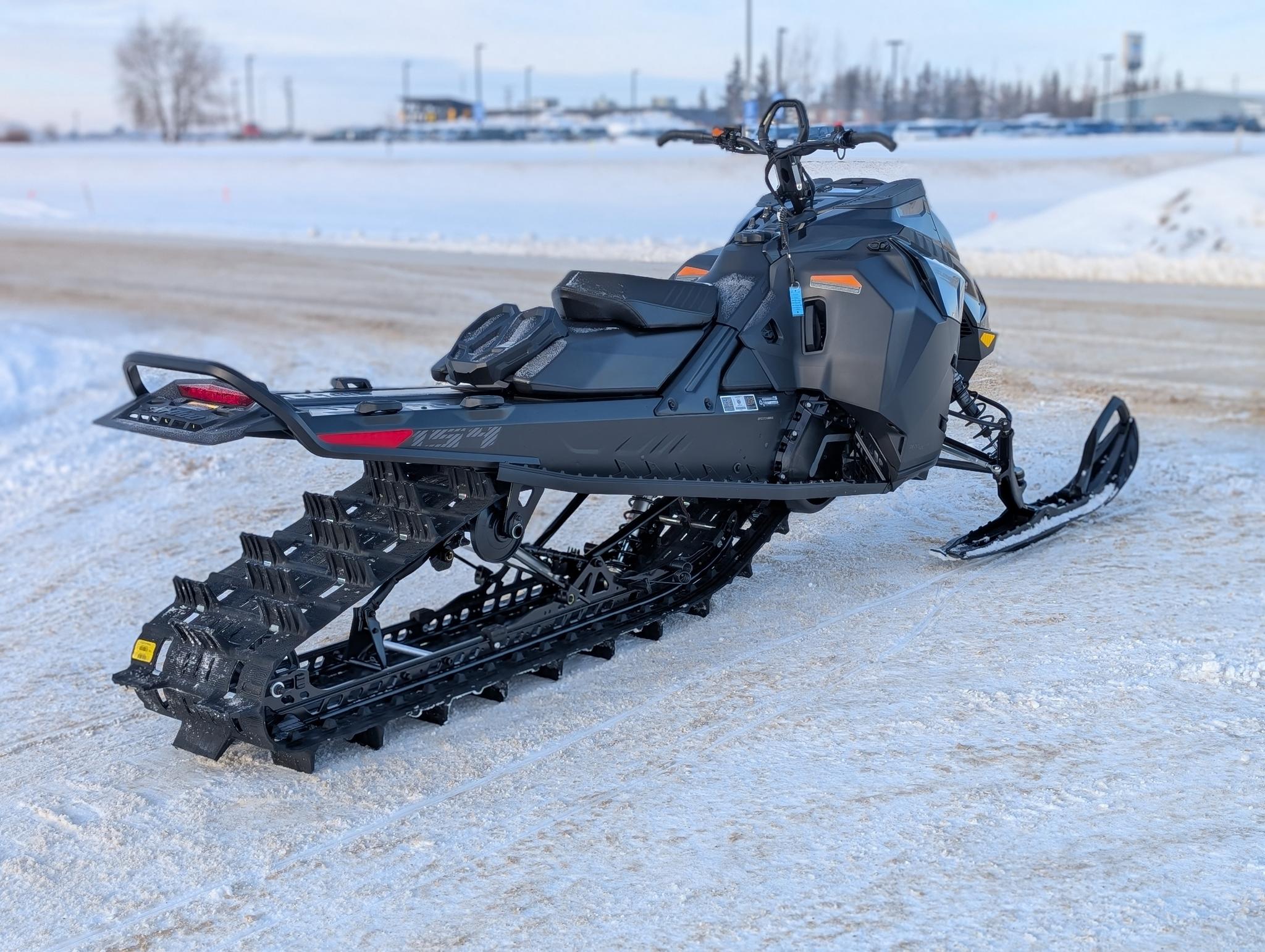 2026 Ski-Doo SUMMIT ADR w/ EDGE Pkg 154 850 E-TEC PowderMax FlexEdge 2.5" SHOT