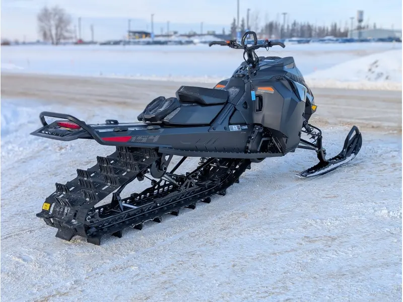 2026 Ski-Doo SUMMIT ADR w/ EDGE Pkg 154 850 E-TEC PowderMax FlexEdge 2.5" SHOT