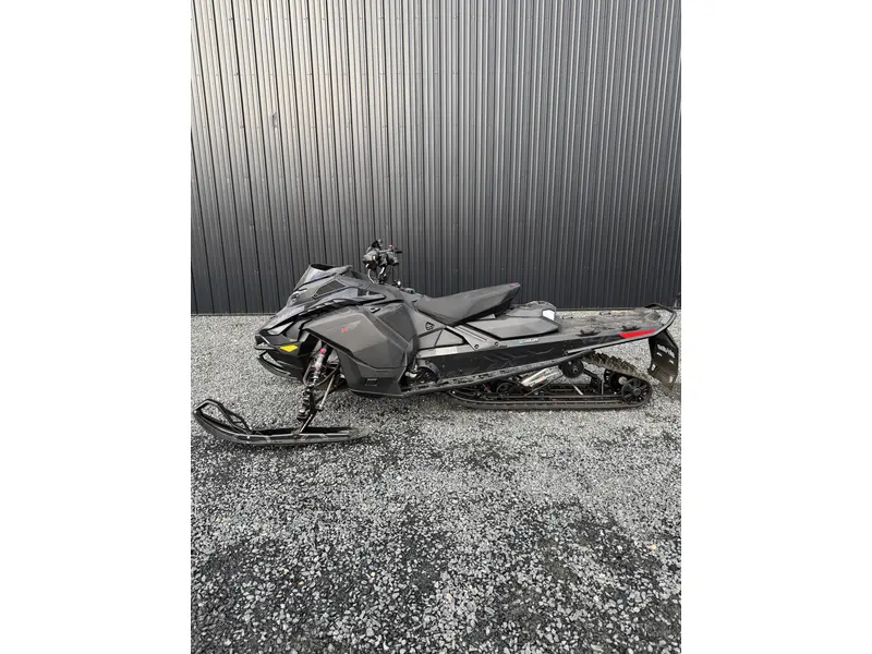 2025 Ski-Doo Backcountry XRS 850 R 1.5" Black