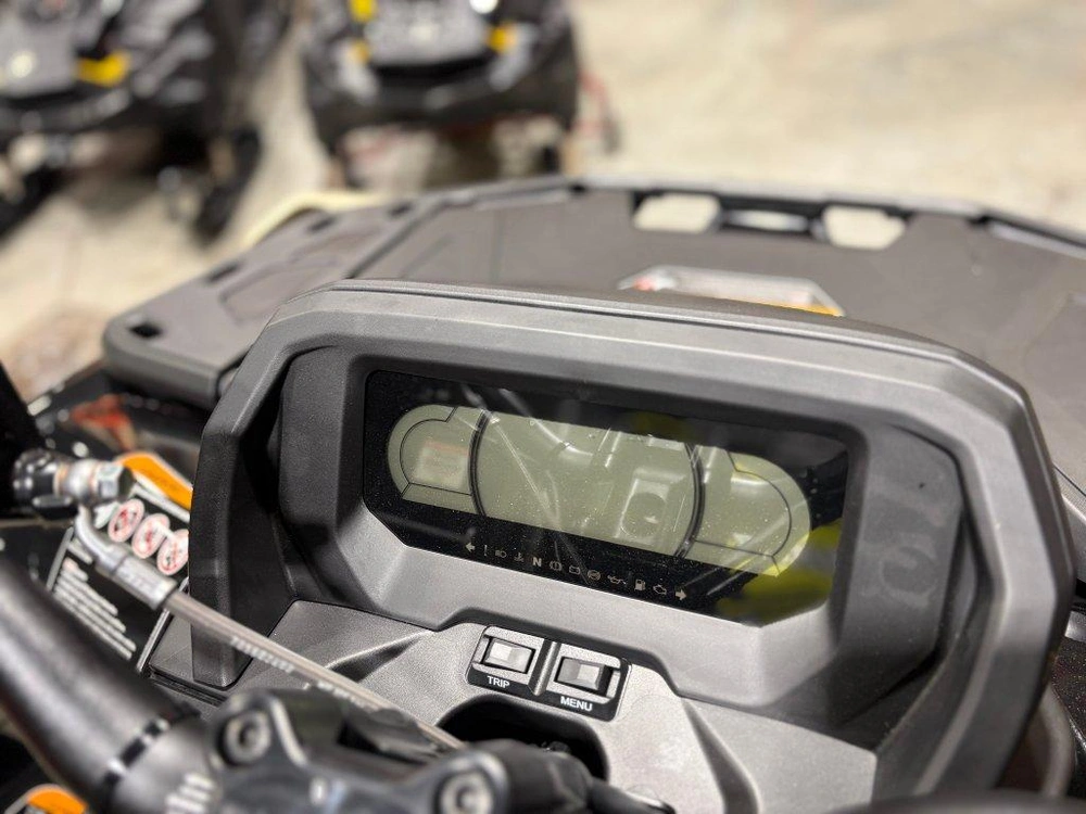 Can-am Outlander Backcountry 1000r 2026 alt