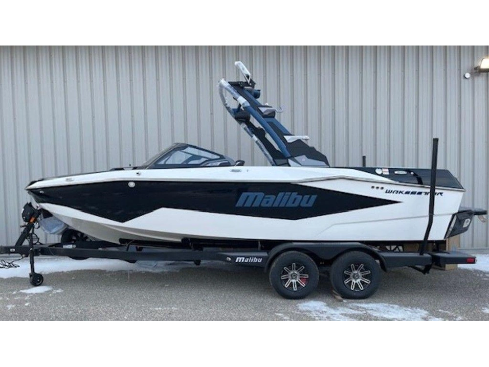2026 Malibu 22 Lsv alt