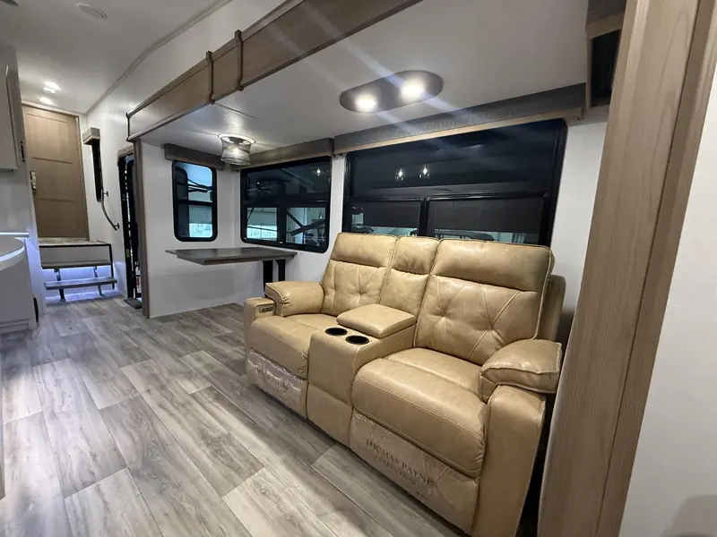 2026 Astoria 3173RLP Platinum