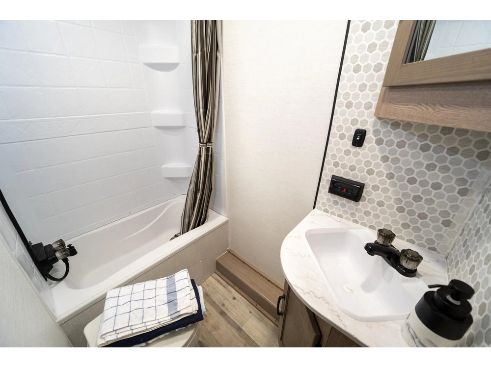 2026 Gulf Stream 228sb alt