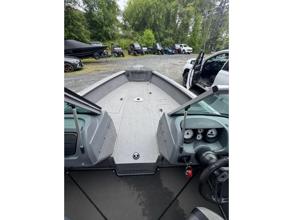 2017 Lund Boat Co Impact 2025 Sport alt