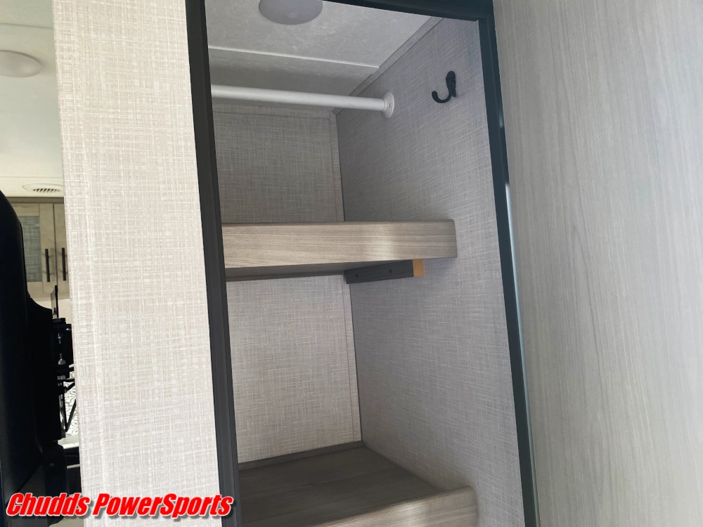 2022 Dutchmen Coleman Light 2455bh alt