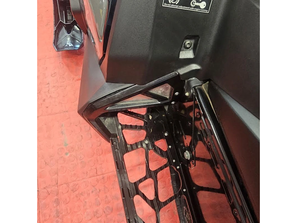 2025 Polaris 650 Indy Adventure 137 alt