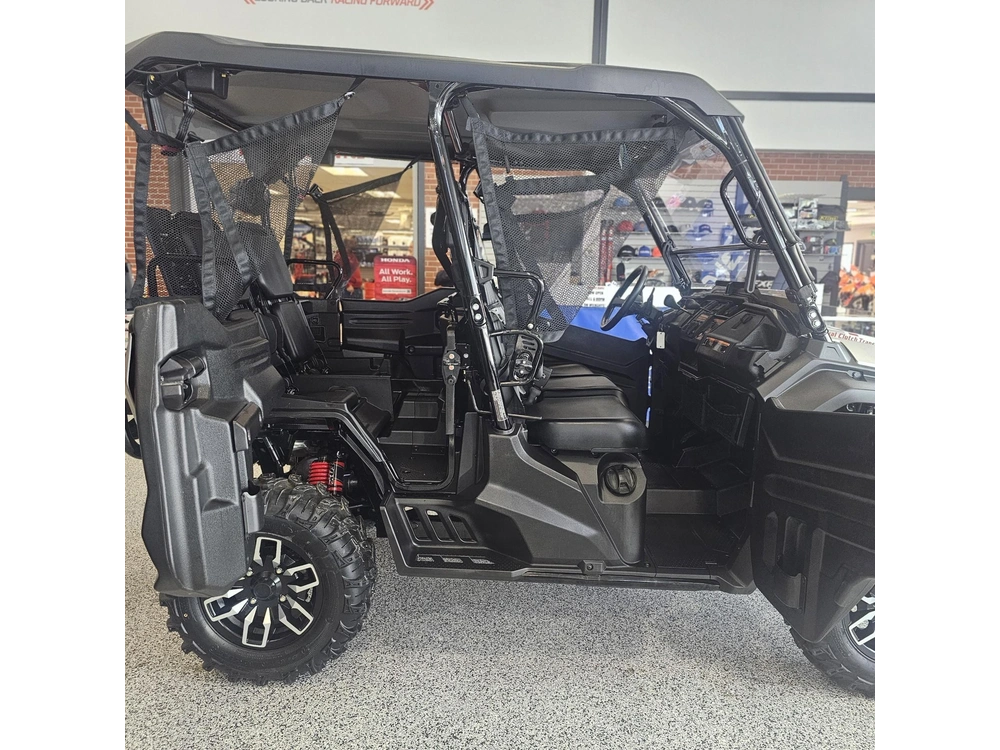 2025 Honda Pioneer 1000-5 alt