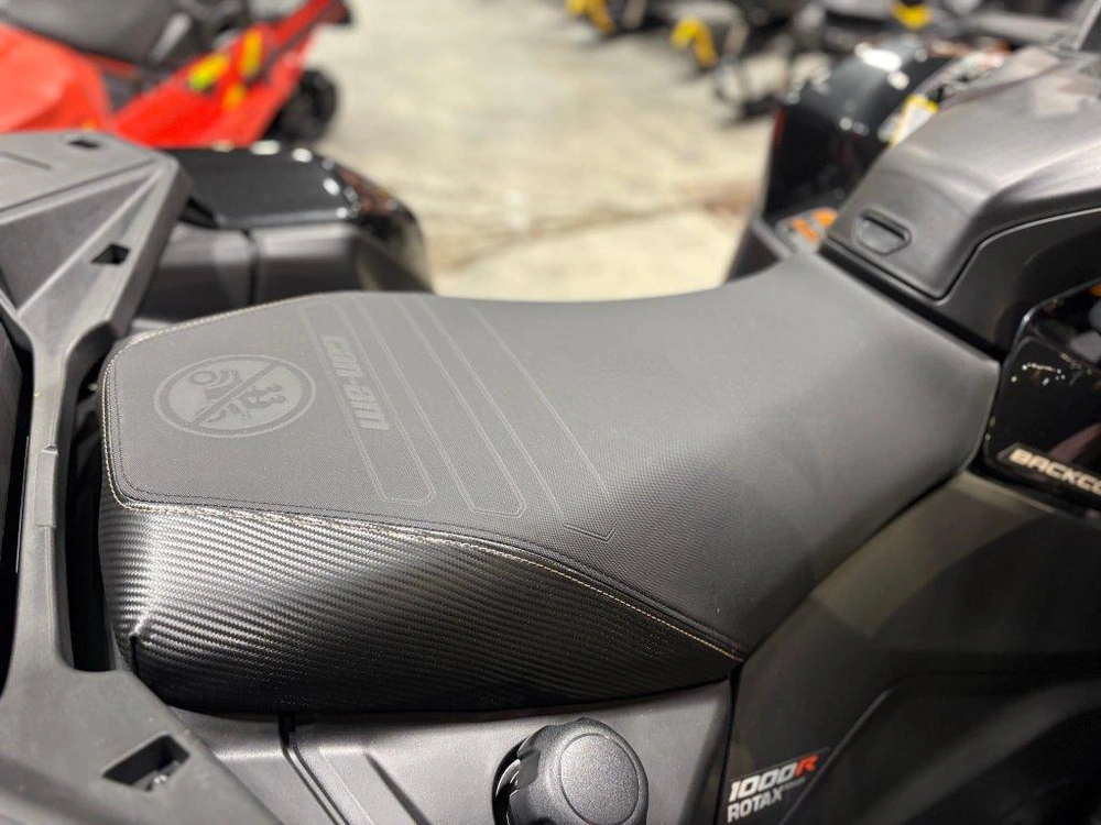 Can-am Outlander Backcountry 1000r 2026 alt