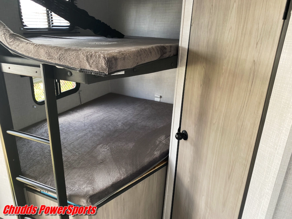 2022 Dutchmen Coleman Light 2455bh alt