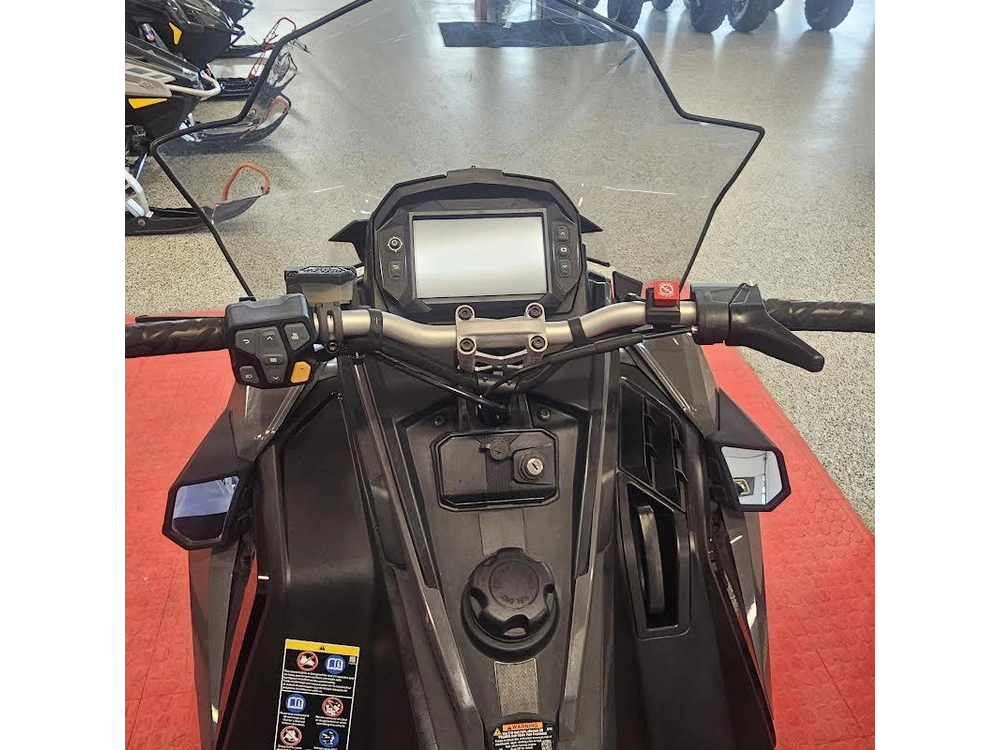 2025 Polaris 650 Indy Adventure 137 alt