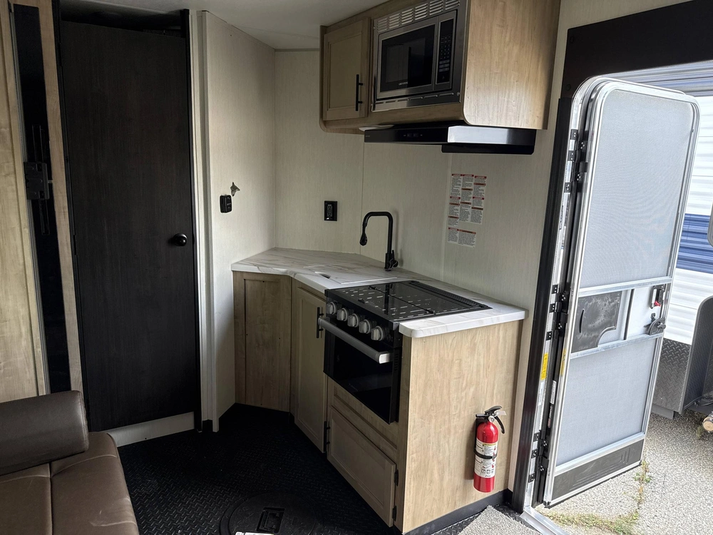 2026 Forest River Cherokee Grey Wolf 17mp alt