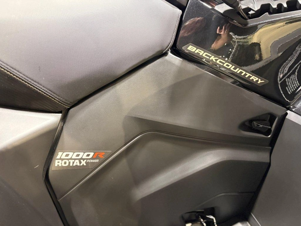 Can-am Outlander Backcountry 1000r 2026 alt