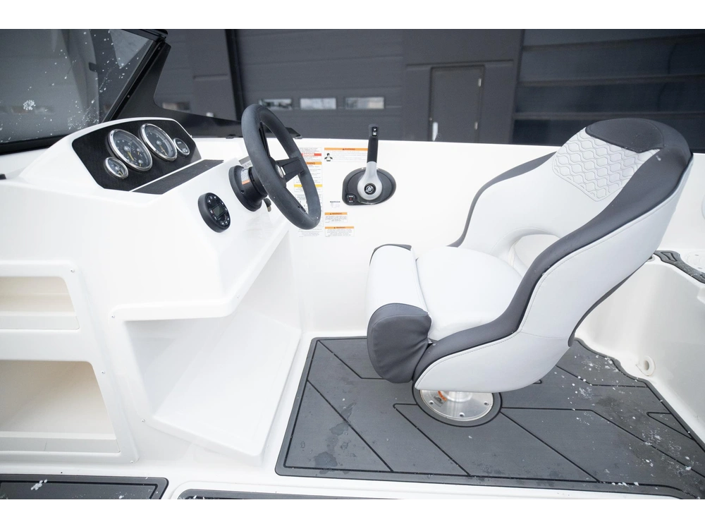 2023 Bayliner M19 alt