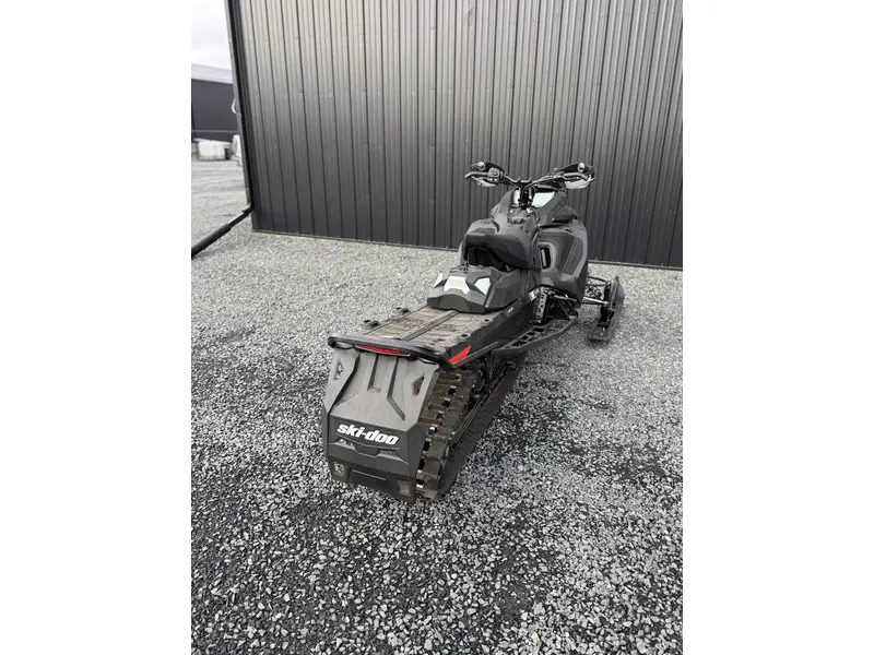 2025 Ski-Doo Backcountry XRS 850 R 1.5" Black