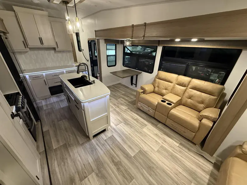 2026 Astoria 3173RLP Platinum