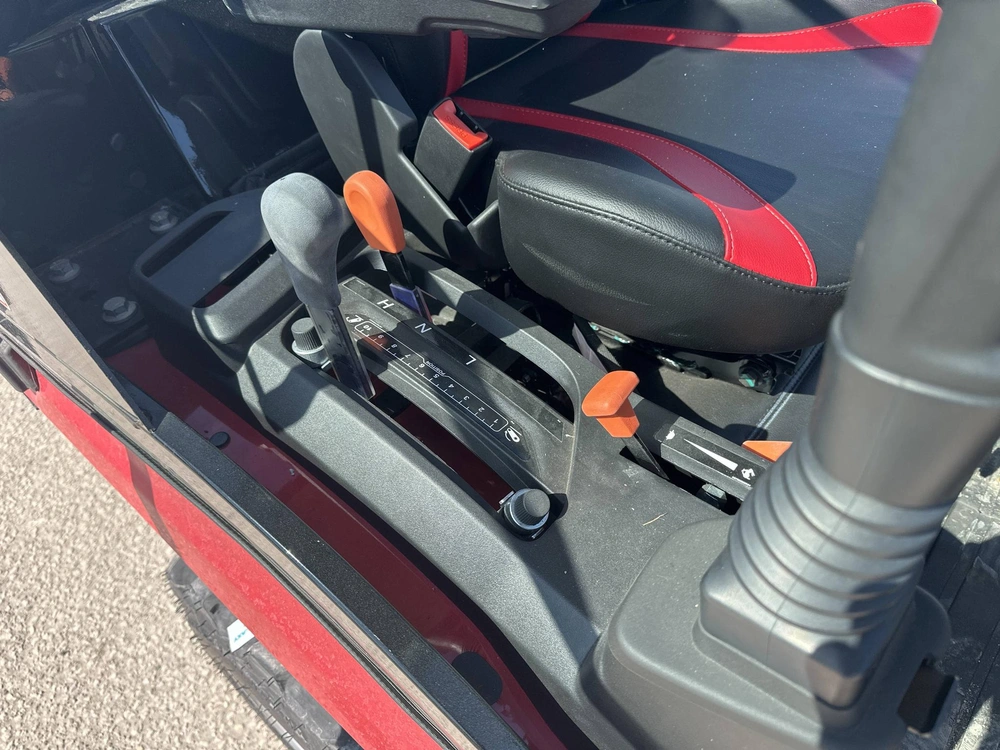 2024 Mahindra 1126 Hst 4chil alt