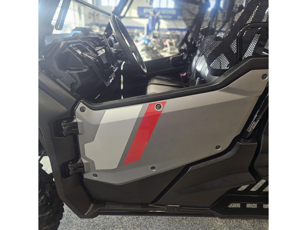 2025 Honda Pioneer 1000-5 alt