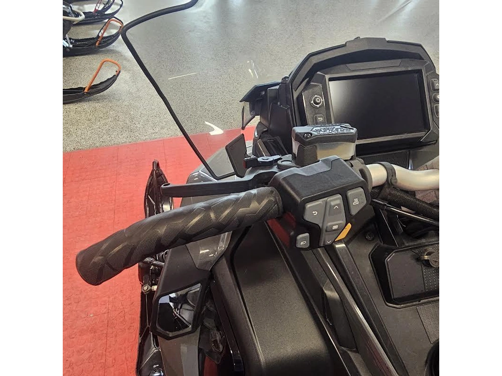 2025 Polaris 650 Indy Adventure 137 alt