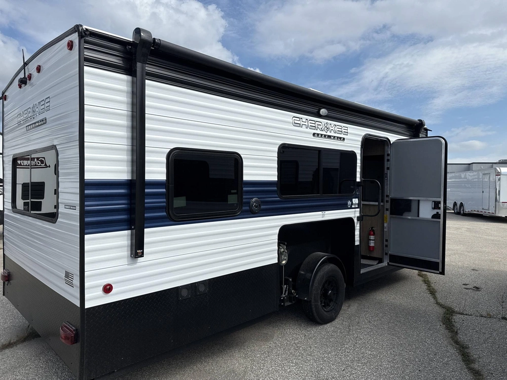 2026 Forest River Cherokee Grey Wolf 17mp alt