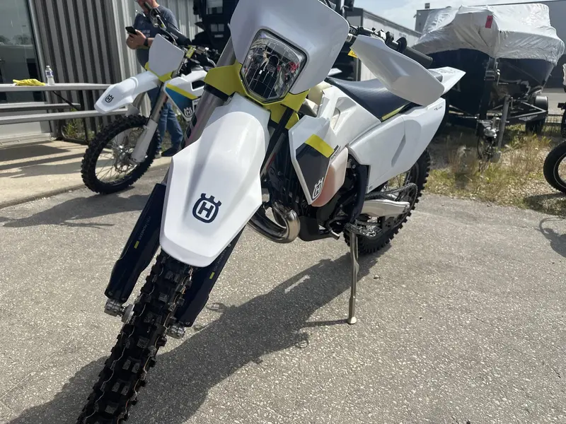 2025 Husqvarna TE 150 thumbnail 3