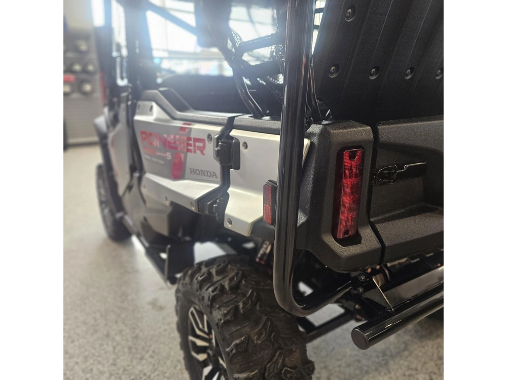 2025 Honda Pioneer 1000-5 alt