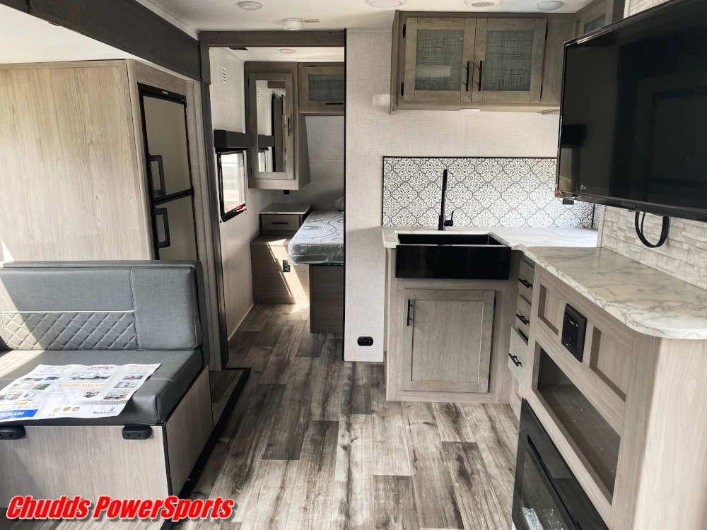 2022 Dutchmen Coleman Light 2455bh alt