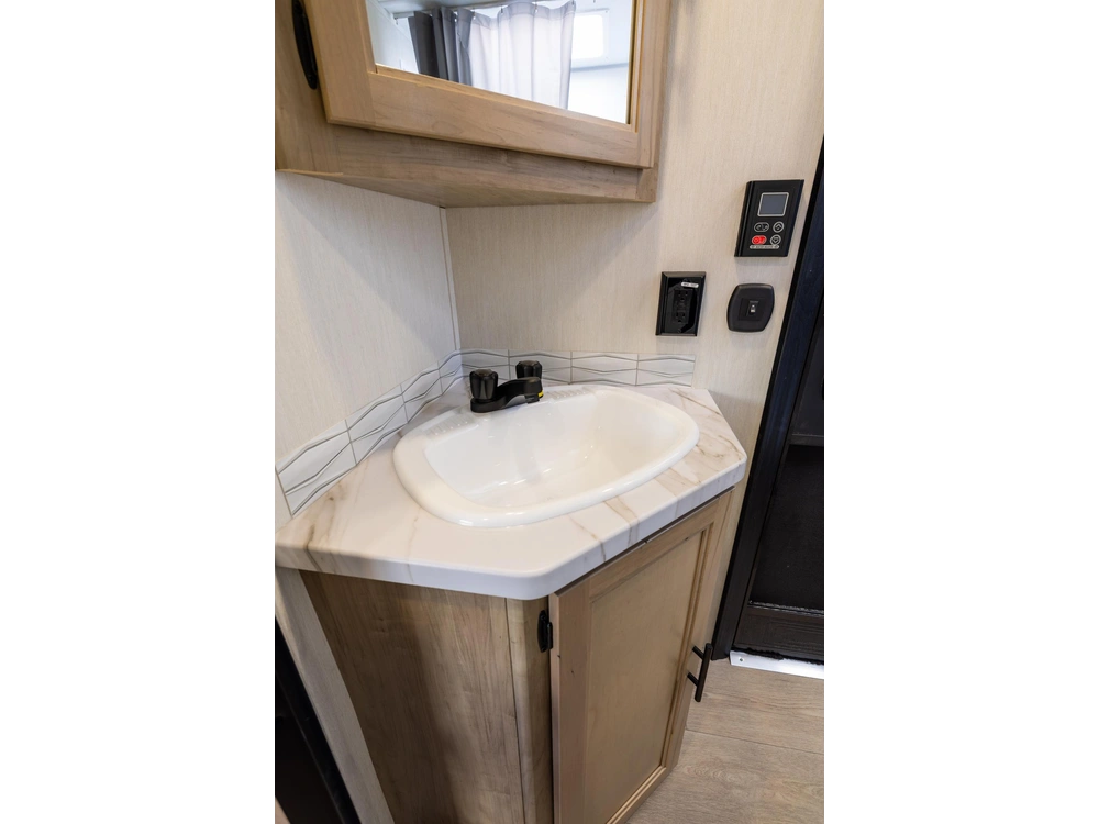 2026 Cherokee 26dbh Grey Wolf alt