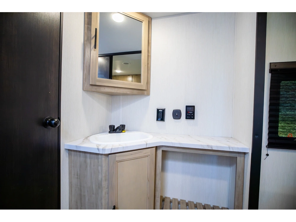 Cherokee 24rrt Grey Wolf Cargo 2026 alt