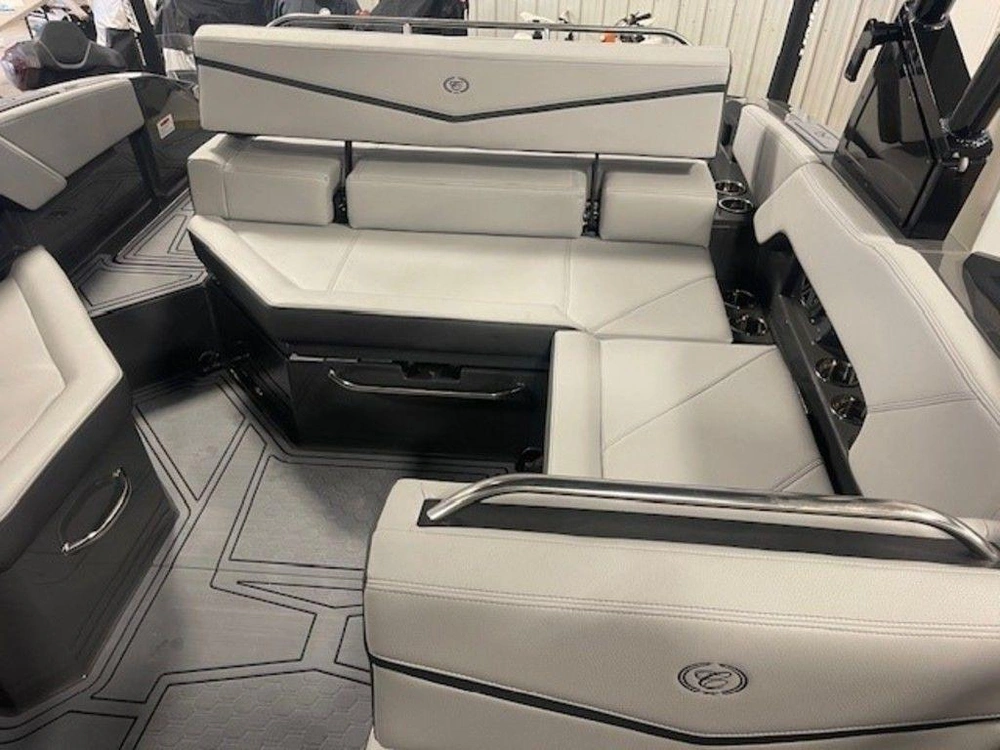 2026 Cobalt Boats R4 Surf alt