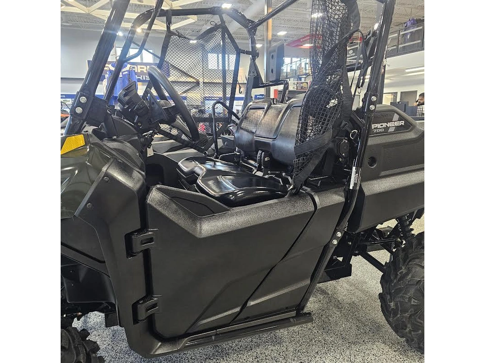 2025 Honda Pioneer 700 Deluxe alt