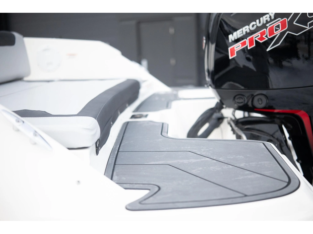 2023 Bayliner M19 alt