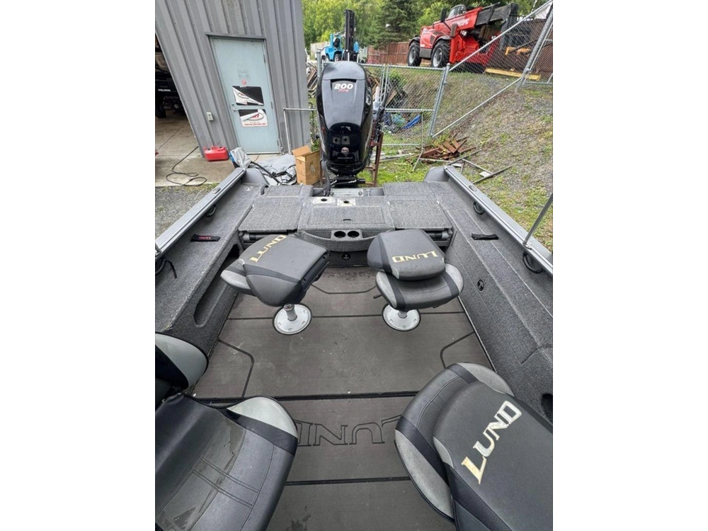 2017 Lund Boat Co Impact 2025 Sport alt