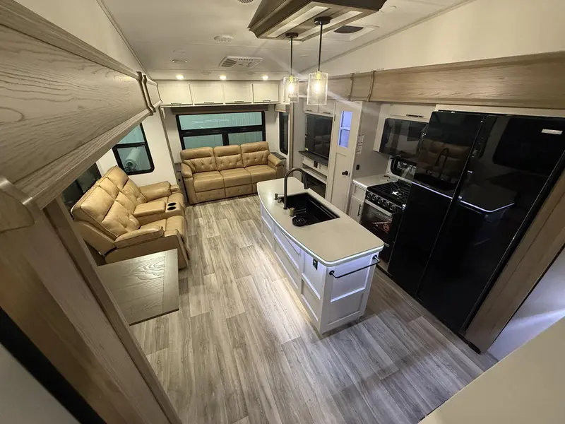 2026 Astoria 3173RLP Platinum