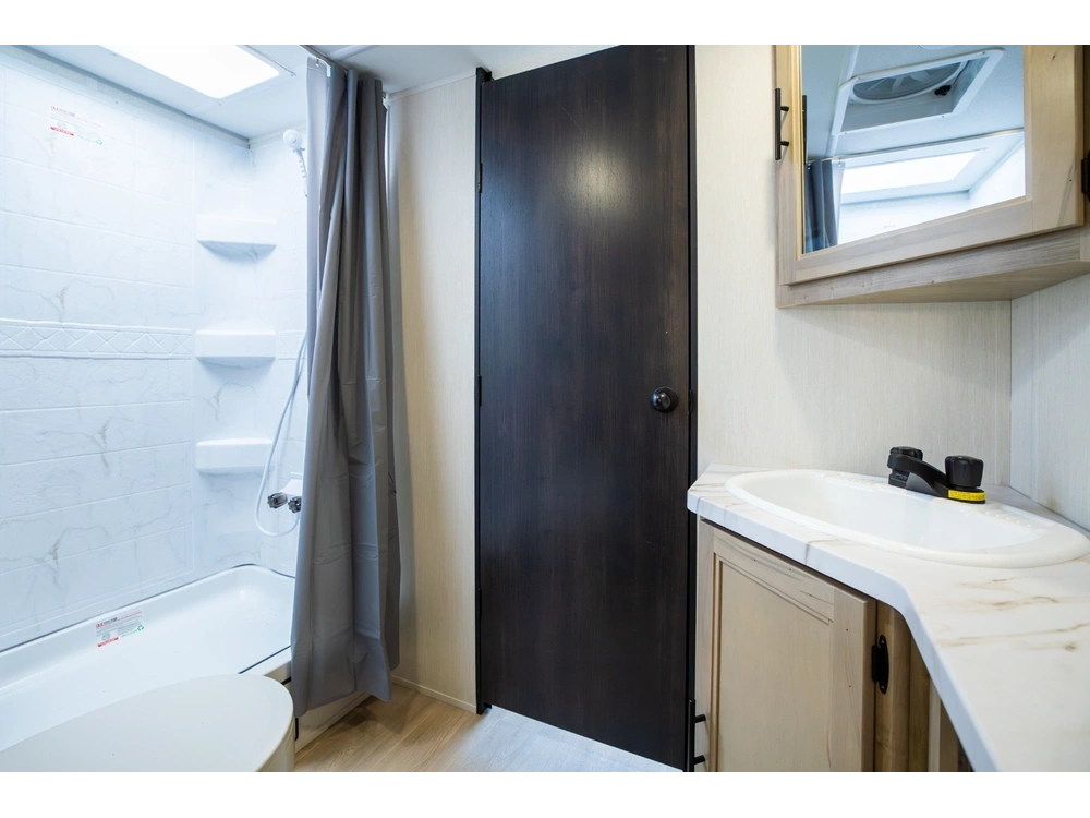 Cherokee 24rrt Grey Wolf Cargo 2026 alt