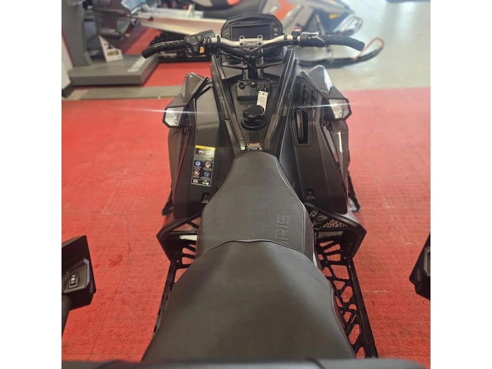 2025 Polaris 650 Indy Adventure 137 alt